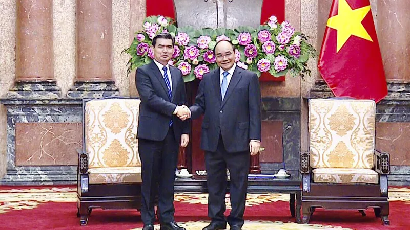 Chủ tịch nước Nguyễn Xuân Phúc tiếp Viện trưởng Viện Kiểm sát nhân dân tối cao Lào Xayxana Khotphouthone
