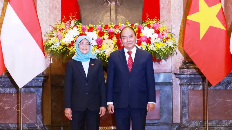 Chủ tịch nước Nguyễn Xuân Phúc chủ trì lễ đón Tổng thống Singapore Halimah Yacob