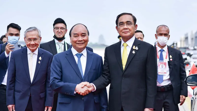 Chủ tịch nước Nguyễn Xuân Phúc đến Thái Lan, bắt đầu chuyến thăm chính thức