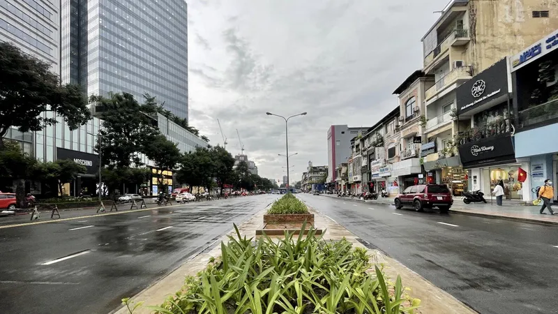TPHCM: Đề xuất làm mái che thay thế cây xanh trên đường Lê Lợi