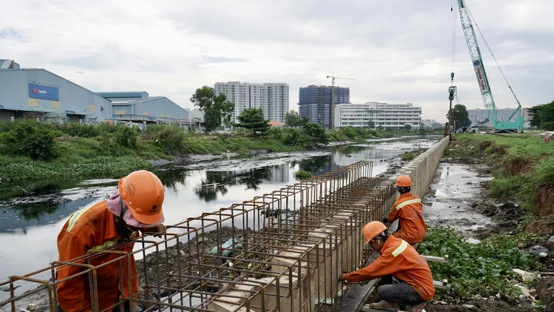 Dự án xây dựng và cải tạo kênh Tham Lương - Bến Cát - rạch Nước Lên: Phấn đấu hoàn thành tháng 4-2025