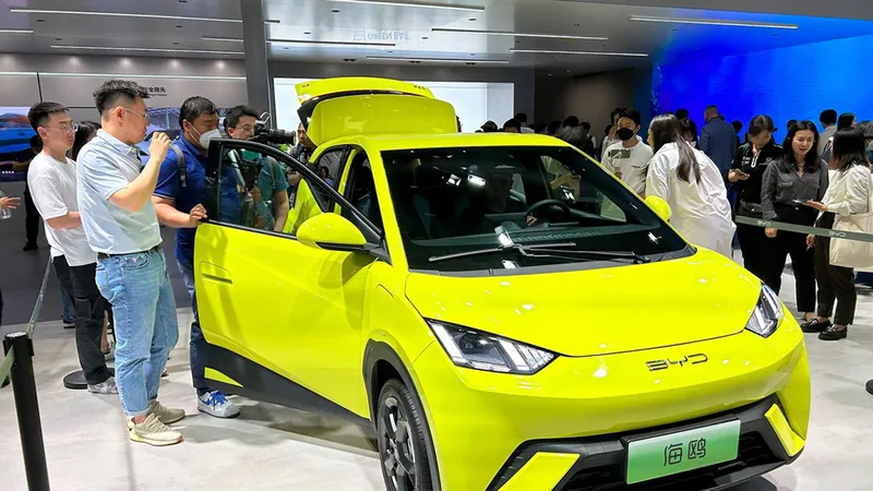 Thí điểm xe ô tô điện phục vụ khách tham quan, du lịch trên địa bàn TPHCM