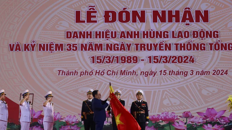 Tổng công ty Tân Cảng Sài Gòn nhận danh hiệu Anh hùng Lao động