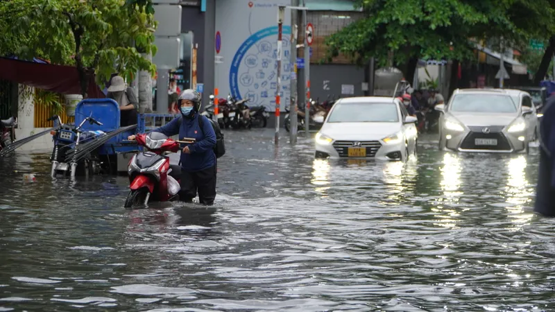 Xử lý nghiêm các đơn vị thi công gây ngập đường