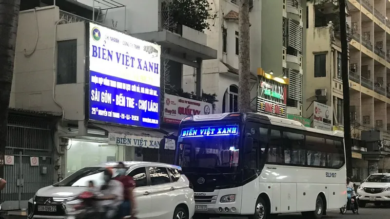 Chủ tịch UBND TP Phan Văn Mãi yêu cầu xử lý nghiêm tình trạng "xe dù, bến cóc"