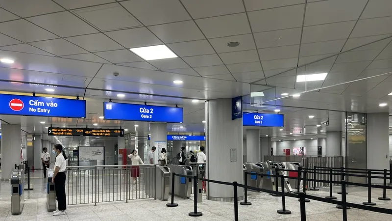 TPHCM: Cấp thẻ căn cước, tài khoản định danh điện tử cho công dân tại nhà ga metro