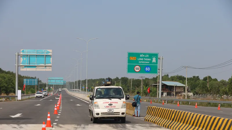 Thông xe hai đoạn tuyến thuộc cao tốc Bến Lức - Long Thành
