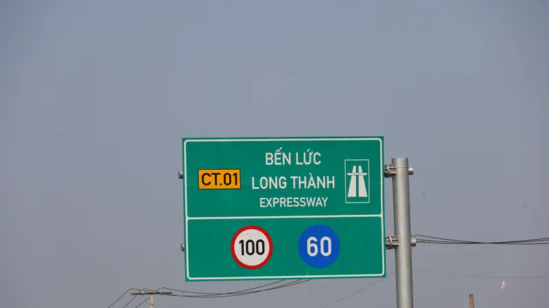 Hướng dẫn phân luồng trên tuyến cao tốc Bến Lức – Long Thành