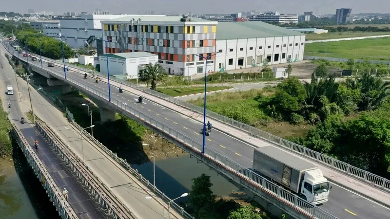 Thông xe trước nhánh trái cầu Tăng Long TP Thủ Đức