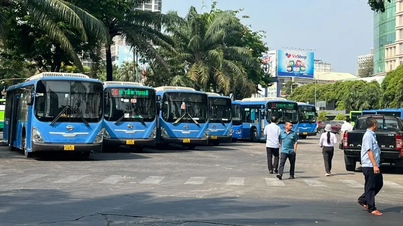 Ra mắt hệ thống thanh toán không dùng tiền mặt trên xe buýt, metro