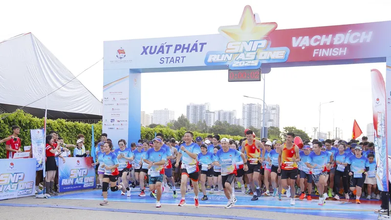 Gần 2.000 vận động viên tham gia giải chạy bộ “SNP Run As One” 2025