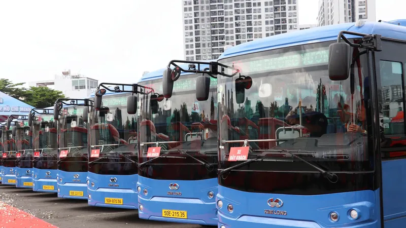 Đề xuất lộ trình đấu thầu chuyển đổi xe buýt điện