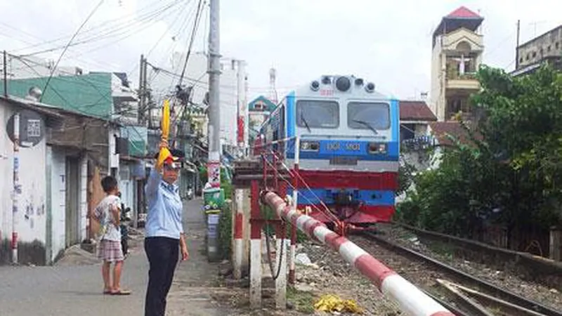 TPHCM: Từng bước xóa lối đi tự mở, siết chặt quản lý hành lang an toàn đường sắt