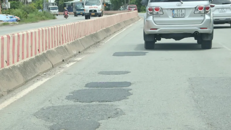 Khẩn trương khắc phục hư hỏng tuyến ĐT.741 và đường Tạo lực
