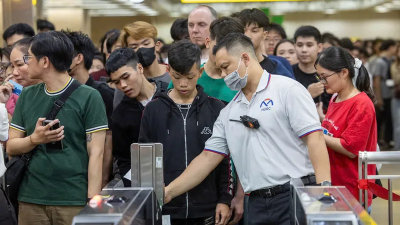 Dịp Tết Dương lịch 2026: Tuyến metro số 1 quá tải