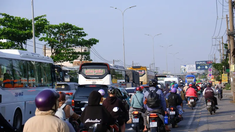 TPHCM tăng cường đảm bảo trật tự an toàn giao thông đợt cao điểm Tết Nguyên đán
