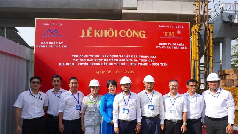 Khởi công lắp đặt thang máy tại các cầu vượt bộ hành dọc tuyến Metro số 1 Bến Thành - Suối Tiên