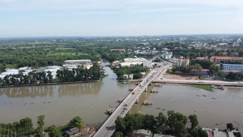Khẩn trương khắc phục hư hỏng cầu Phú Cường