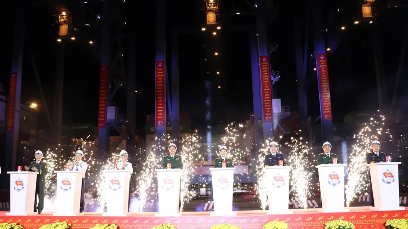 Binh đoàn 20 - Tổng công ty Tân Cảng Sài Gòn phát lệnh làm hàng đầu xuân Bính Ngọ 2026