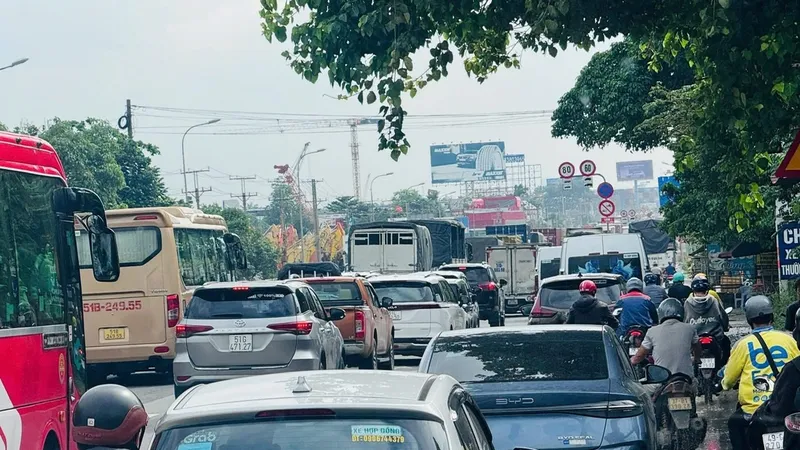Ùn ứ giao thông cửa ngõ phía Đông TPHCM 