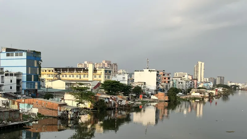 TPHCM sẽ di dời thêm 20.000 căn nhà ven kênh rạch