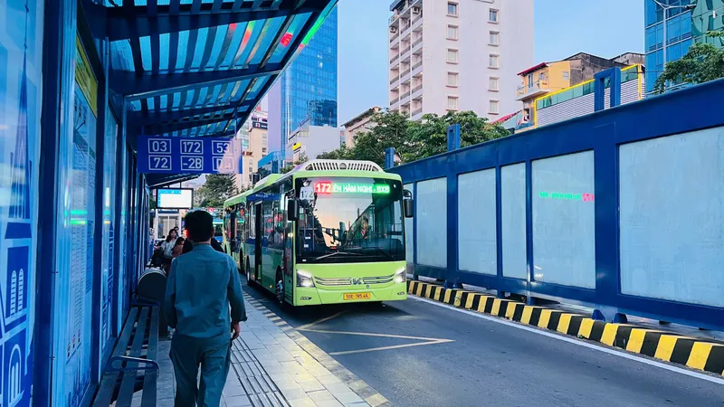 Ngày mai (1-7), hành khách đi xe buýt miễn phí 