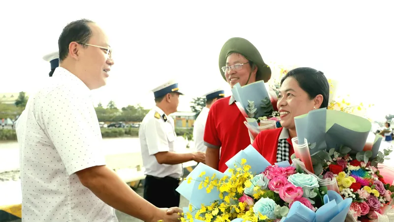 Đoàn đại biểu TPHCM hoàn thành chuyến thăm cán bộ, chiến sĩ vùng biển Tây Nam