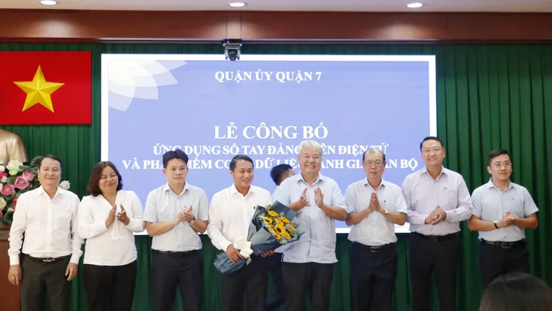 Quận 7 thí điểm 2 ứng dụng chuyển đổi số trong quản lý, đánh giá cán bộ