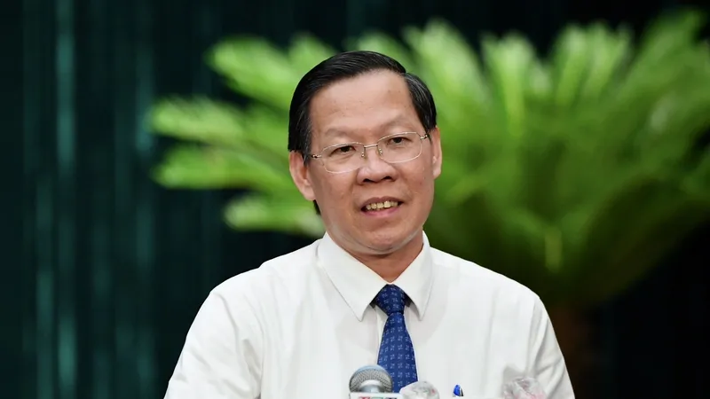 Chủ tịch UBND TPHCM Phan Văn Mãi trả lời chất vấn. Ảnh: VIỆT DŨNG