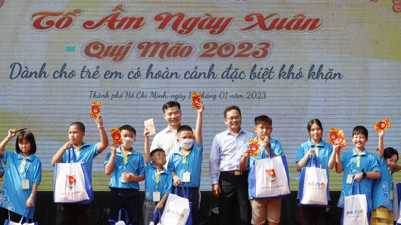 “Tổ ấm ngày xuân” đem tết đến với trẻ em có hoàn cảnh khó khăn