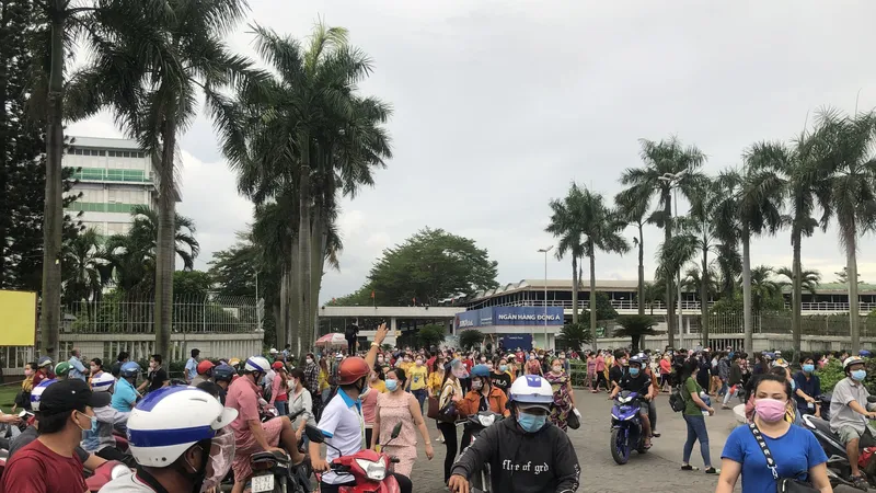 Người lao động bị cắt giảm tại Công ty PouYuen Việt Nam sẽ nhận hỗ trợ 0,8 tháng lương mỗi năm làm việc.