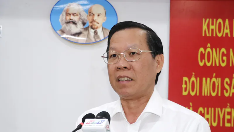 Đồng chí Phan Văn Mãi phát biểu tại hội nghị. Ảnh: NGÔ BÌNH