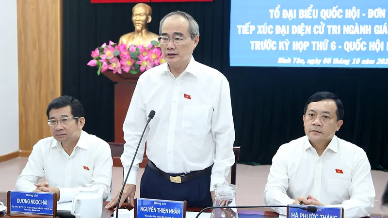 Cần thêm chế độ đãi ngộ để giáo viên, nhân viên y tế yên tâm cống hiến
