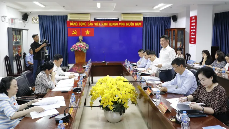 Quang cảnh buổi làm việc