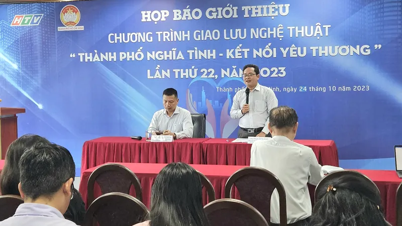 Phó Chủ tịch Ủy ban MTTQ Việt Nam TPHCM Phạm Minh Tuấn thông tin tại họp báo. Ảnh: NGÔ BÌNH