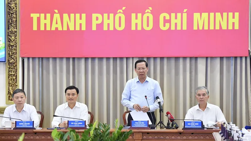 Đồng chí Phan Văn Mãi phát biểu tại phiên họp tình hình kinh tế - xã hội tháng 10-2023. Ảnh: VIỆT DŨNG