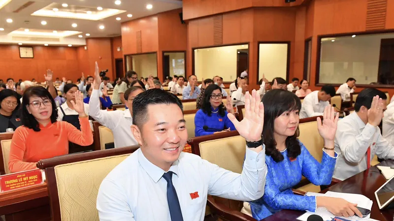 ĐB HĐND TPHCM biểu quyết tại kỳ họp thứ 12. Ảnh: VIỆT DŨNG