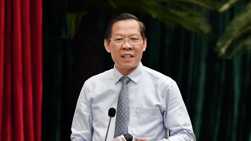 Chủ tịch UBND TPHCM Phan Văn Mãi trả lời chất vấn. Ảnh: VIỆT DŨNG