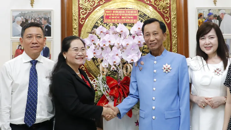 Chủ tịch HĐND TPHCM Nguyễn Thị Lệ thăm tập thể, cá nhân tiêu biểu đạo Công giáo
