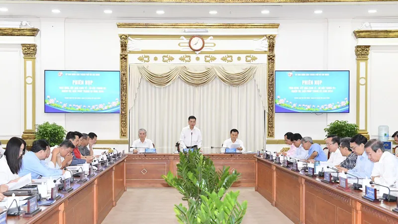 Quang cảnh phiên họp. Ảnh: VIỆT DŨNG