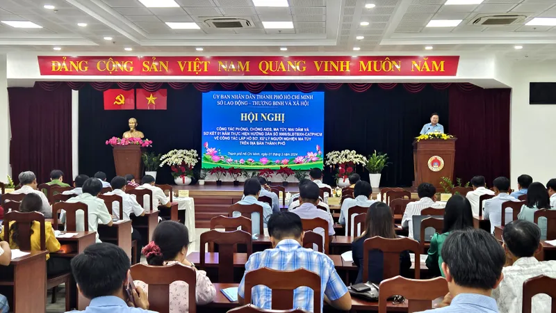 Kiến nghị bổ sung quy định xử lý mại dâm nam, mại dâm đồng tính