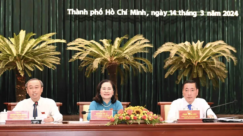 Các đồng chí Thường trực HĐND TPHCM tại kỳ họp thứ 14. Ảnh: VIỆT DŨNG