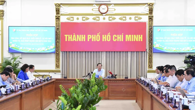 Quang cảnh phiên họp. Ảnh: VIỆT DŨNG