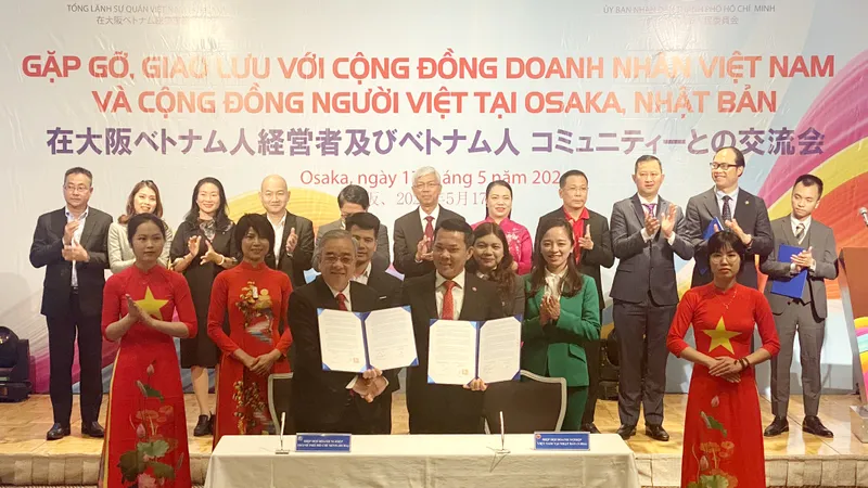 Lãnh đạo TPHCM gặp gỡ cộng đồng người Việt Nam ở TP Osaka, Nhật Bản