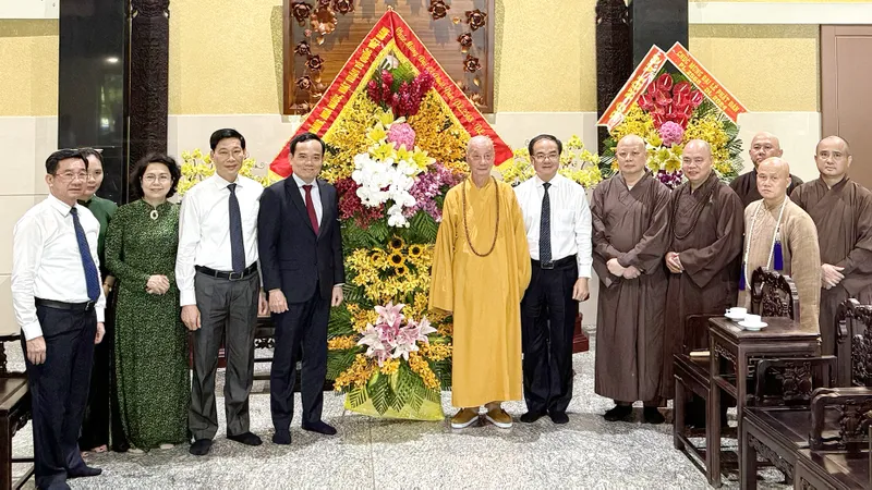 Phó Thủ tướng Trần Lưu Quang thăm, chúc mừng Đại lễ Phật đản tại TPHCM