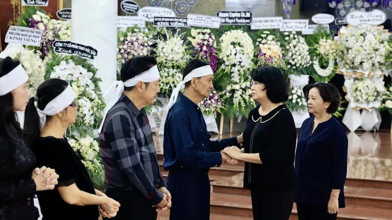 Xúc động dòng sổ tang tiễn biệt Cô Tư Duy Liên
