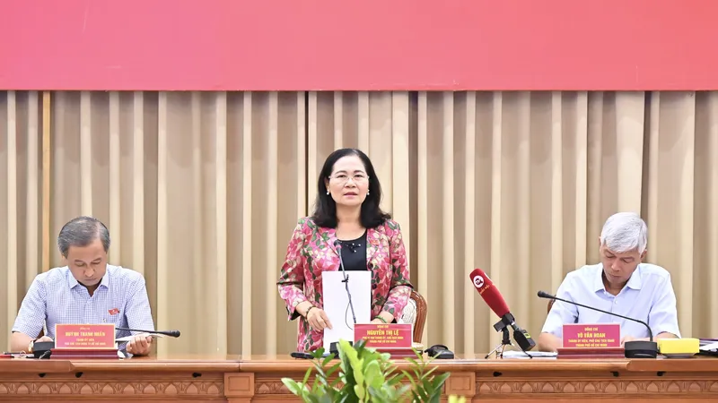 Chủ tịch HĐND TPHCM Nguyễn Thị Lệ chủ trì buổi giám sát. Ảnh: VIỆT DŨNG