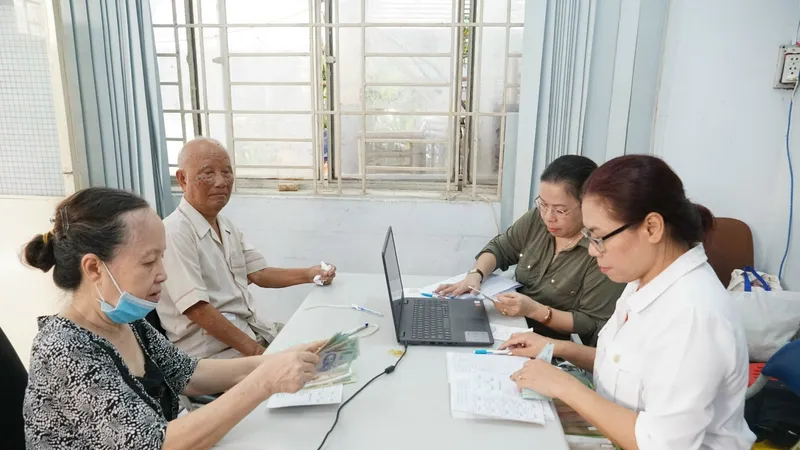 Bắt đầu trả lương hưu, trợ cấp BHXH theo quy định mới