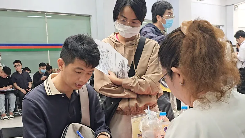 Hơn 2.800 người tham gia sàn giao dịch việc làm liên kết vùng TPHCM