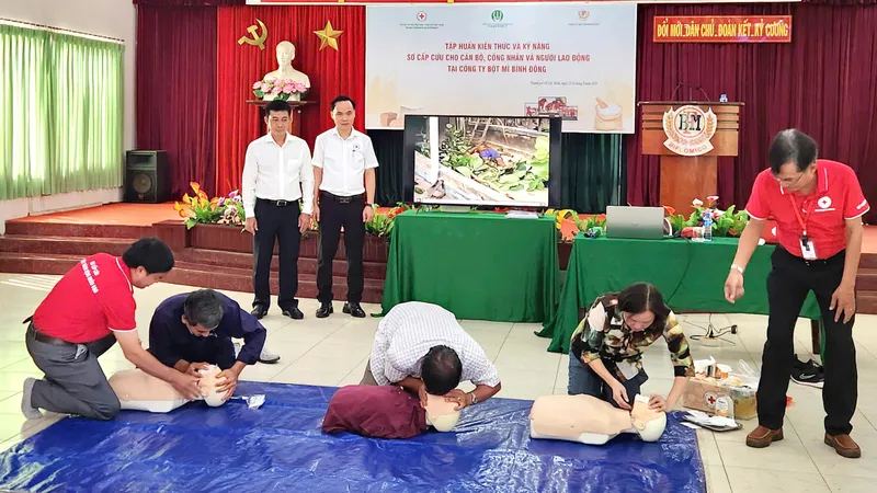 Tập huấn kiến thức, kỹ năng sơ cấp cứu cho người lao động
